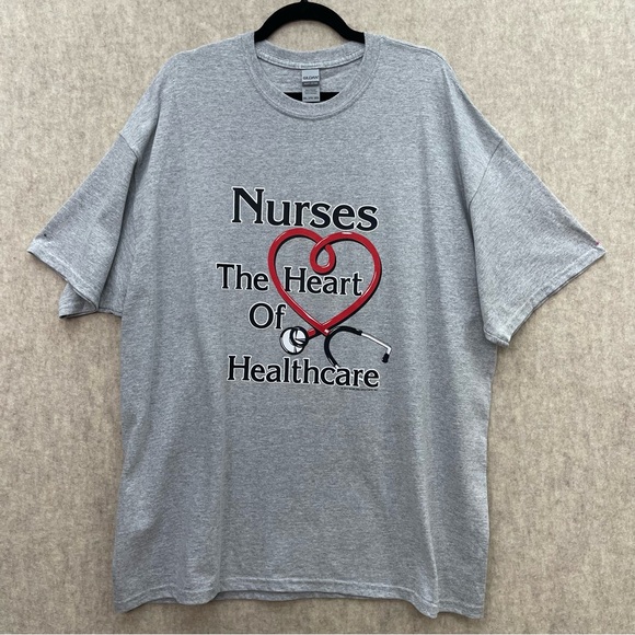 Men's NWOT Gildan Nurses are the Heart of Healthcare Tshirt 2XL - Picture 2 of 7